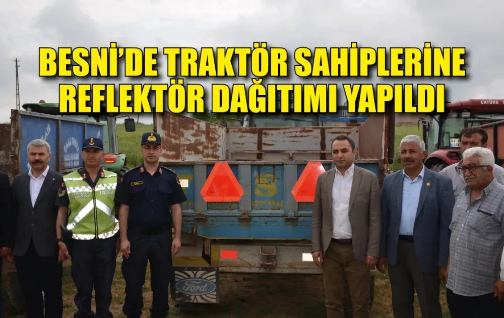 Besni’de traktör sahiplerine reflektör dağıtıldı