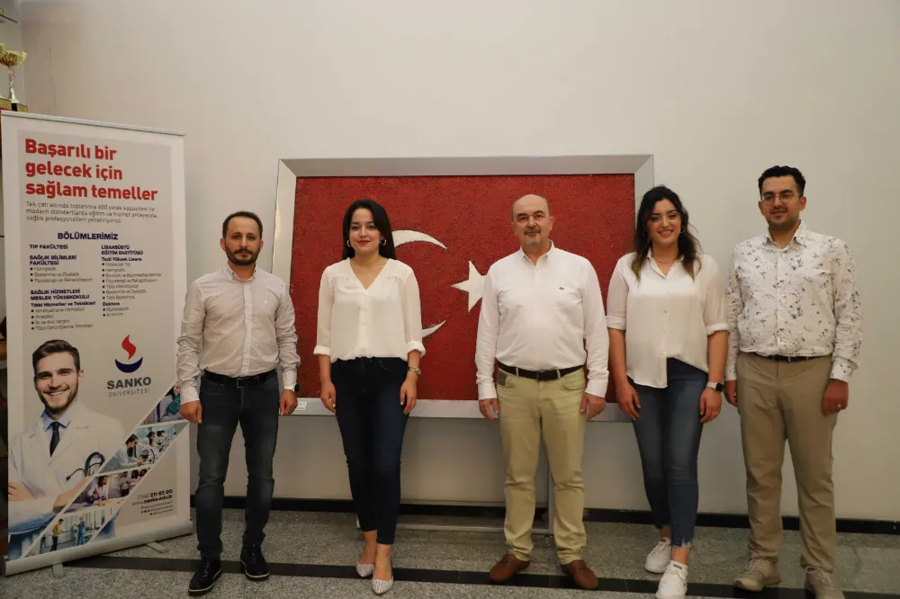 -PROF. DR. EYÜP İLKER SAYGILI: “ELEKTRONİK BURUN CİHAZI İLE FARKLI HASTALIKLARIN NEFES YOLUYLA TEŞHİSİ YAPILABİLECEK”