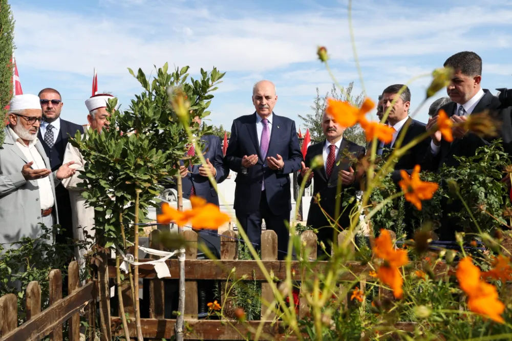 TBMM BAŞKANI KURTULMUŞ, ADIYAMAN’DA DEPREM ŞEHİTLERİ MEZARLIĞI’NI ZİYARET ETTİ