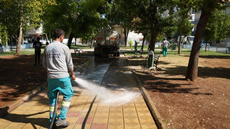 Parklarda Temizlik Seferberliği