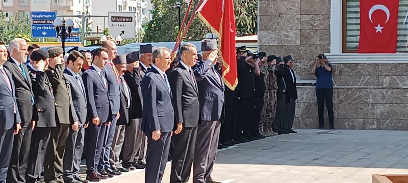 19 EYLÜL GAZİLER GÜNÜ NEDENİYLE İL PROTOKOLÜNDEN TÜRK ANITINA ÇELENK: