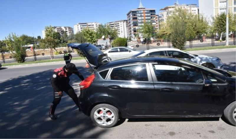 Çeşitli suçlardan aranan 9 şüpheli gözaltına alındı